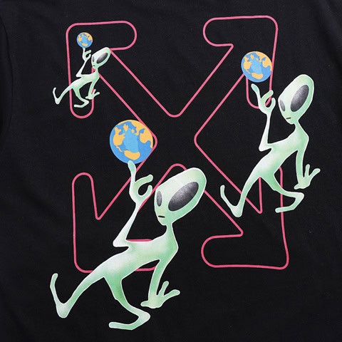 Alien-themed graphic t-shirt featuring cartoon aliens holding globe illustrations, with a modern black background. The design has a vibrant, playful style suitable for casual wear.